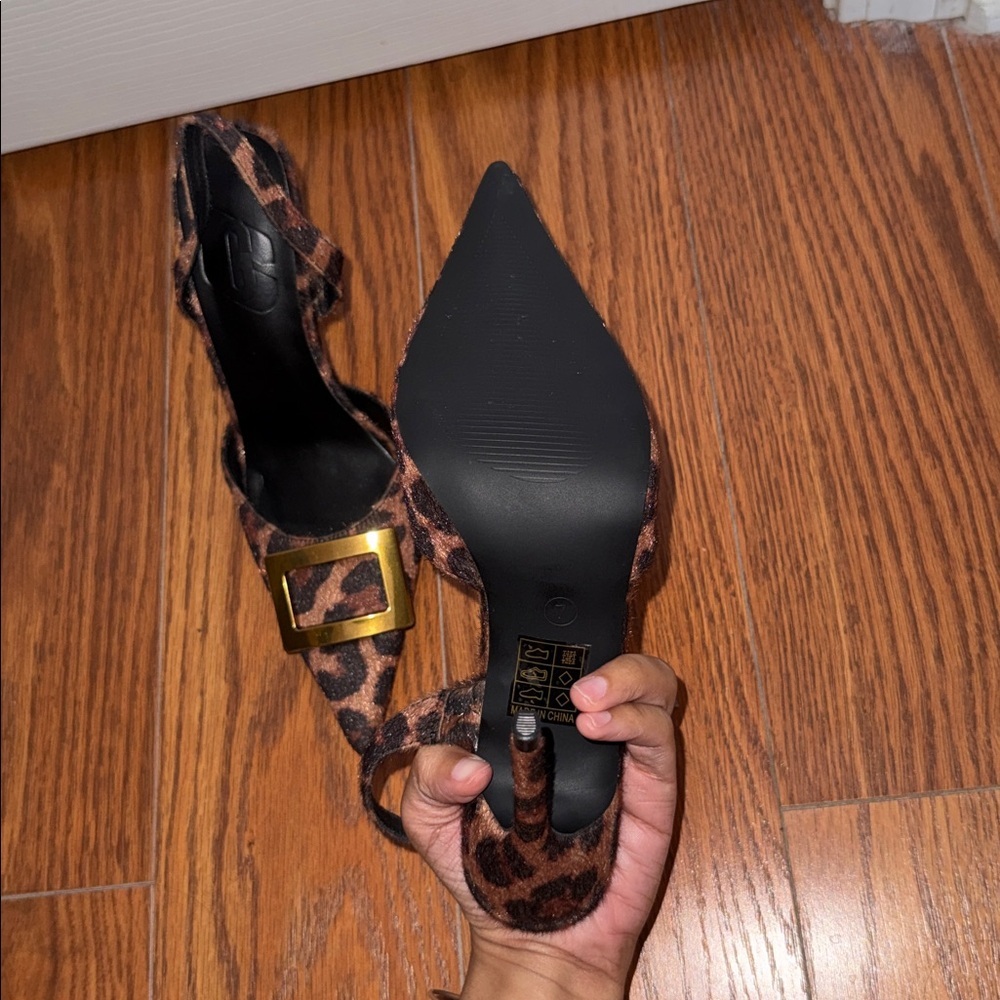 Leopard Pointed Toe Heels - Picture 3 of 4